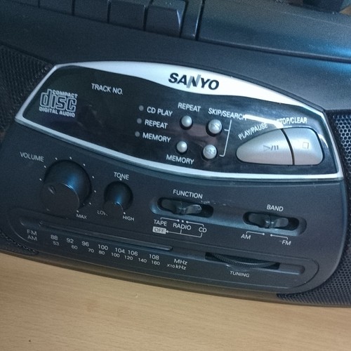 Sanyo mcd z100f radio cassette - mcd-z100f,